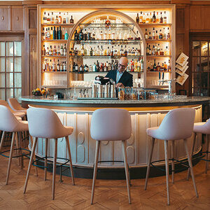 Louis Bar
